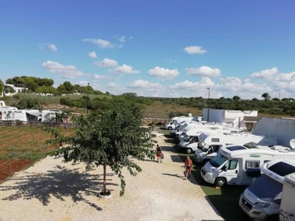Sosta Camper La Specchia Ξενοδοχείο San Pietro in Bevagna Εξωτερικό φωτογραφία